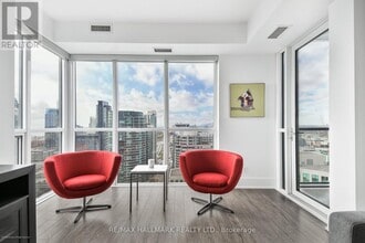 300 Front St W in Toronto, ON - Building Photo - Building Photo