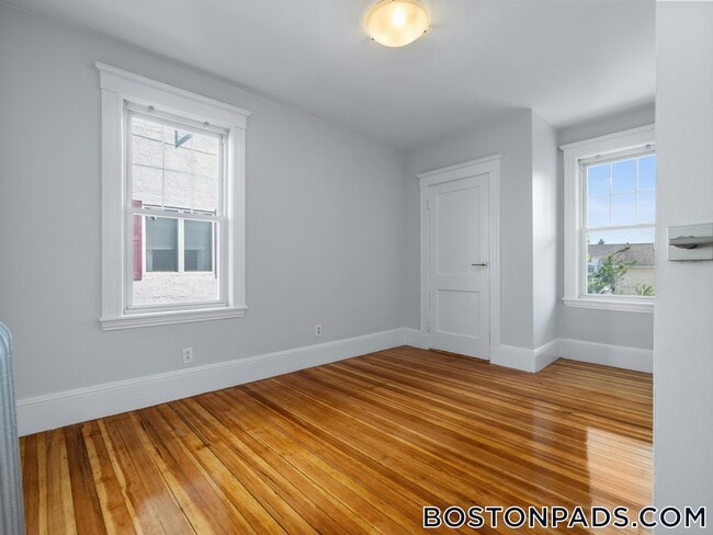 16 Windsor Rd in Medford, MA - Building Photo - Building Photo