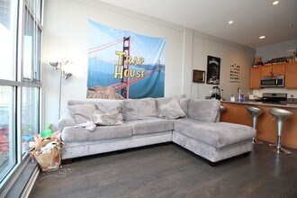 1540 W Fullerton Ave, Unit 207 in Chicago, IL - Building Photo - Building Photo