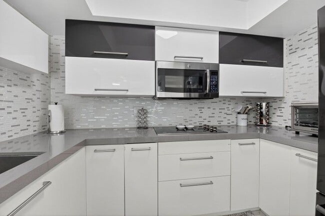 4310 Village Dr in Delray Beach, FL - Building Photo - Building Photo