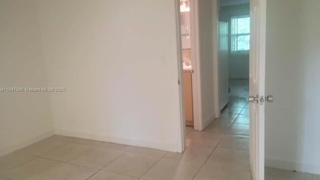 3251 SW 44th St in Fort Lauderdale, FL - Building Photo - Building Photo