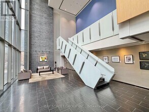 33 Charles St E in Toronto, ON - Building Photo - Building Photo