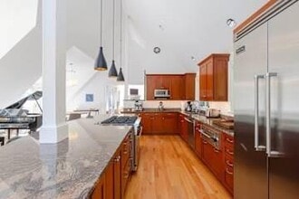 72 Ledge Rd in Jamestown, RI - Building Photo - Building Photo