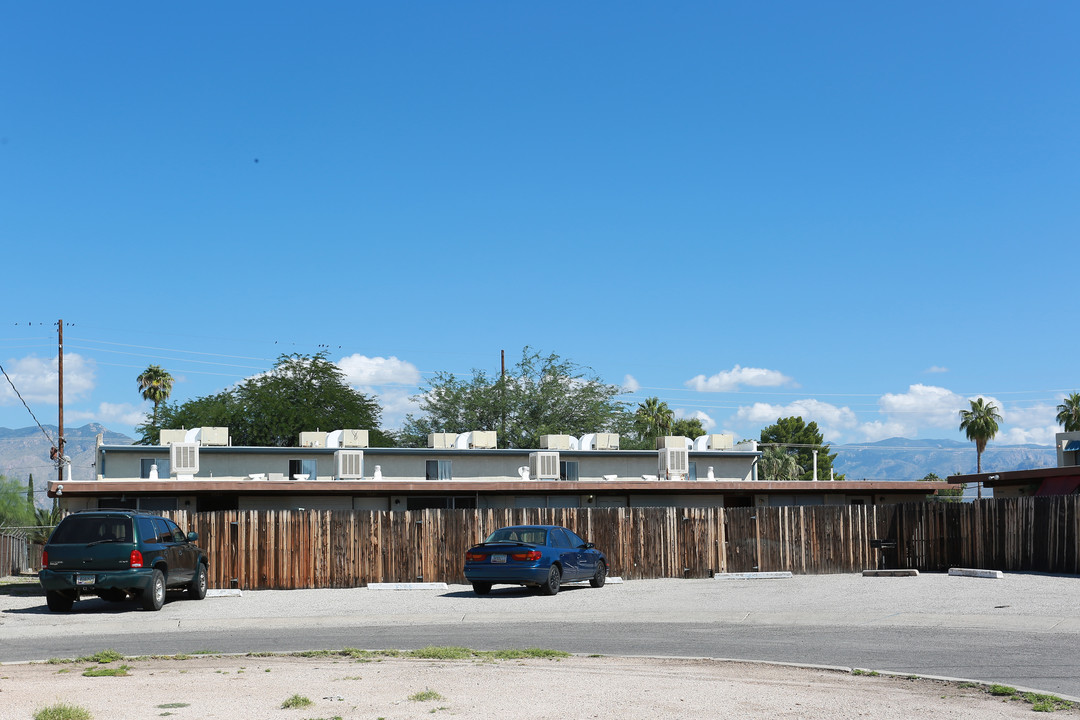 Helen St Apartments in Tucson, AZ - Building Photo