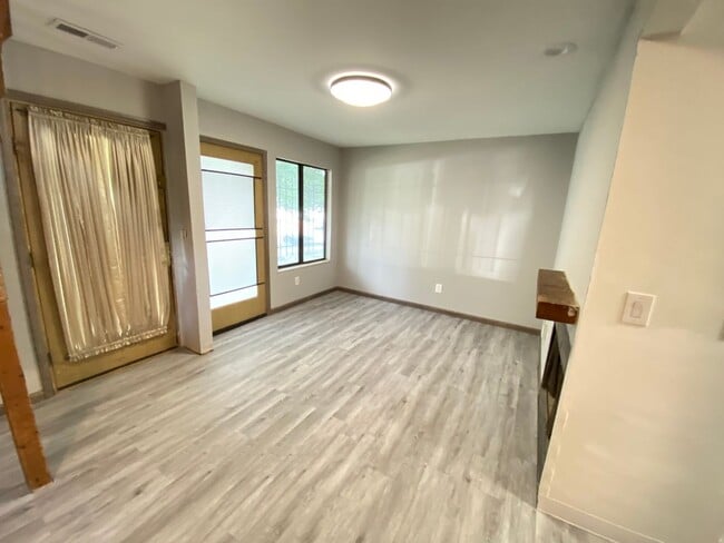 property at 1522 Indianola Ave