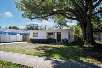 4818 68th St N in St. Petersburg, FL - Building Photo - Building Photo