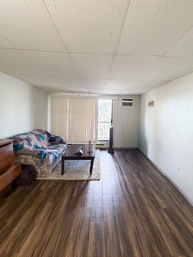 571 Shuswap St S in Salmon Arm, BC - Building Photo - Building Photo