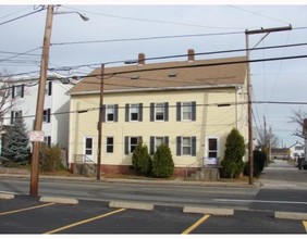 136 Main St in Warren, RI - Building Photo - Building Photo