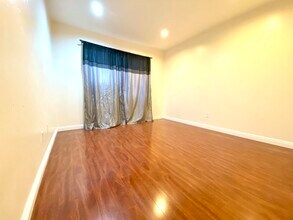 8530 Burnet Ave in Los Angeles, CA - Building Photo - Building Photo