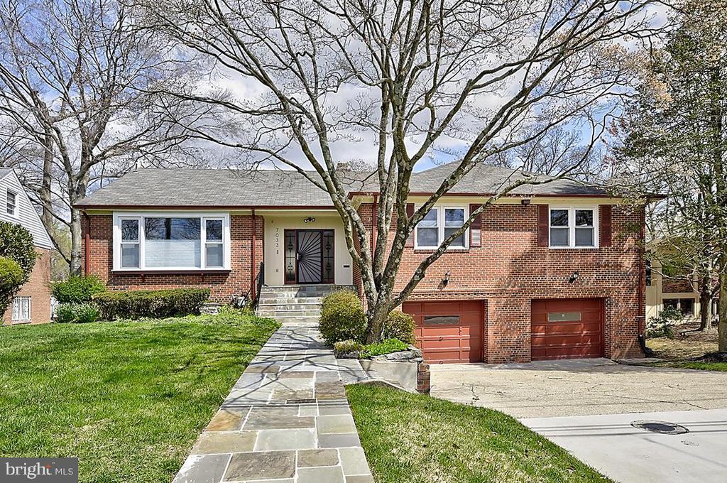 7033 31st St NW in Washington, DC - Building Photo