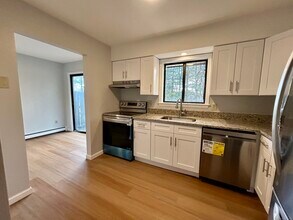 7 Homestead Ln in Brookfield, CT - Building Photo - Building Photo