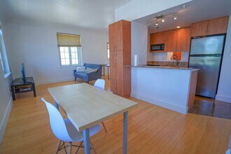 607 Westgate Ave, Unit C in University City, MO - Foto de edificio - Building Photo