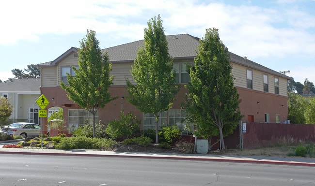 815 San Pablo Ave in Pinole, CA - Foto de edificio - Building Photo