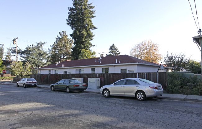 1598-1608 Oxford St in Redwood City, CA - Foto de edificio - Building Photo