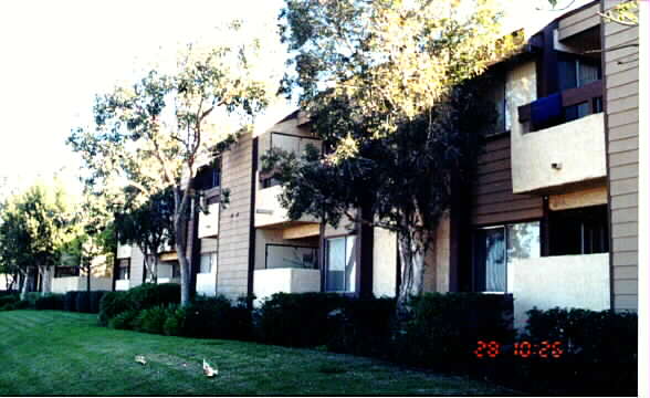 Villa Marina Apartments in Oxnard, CA - Building Photo - Building Photo