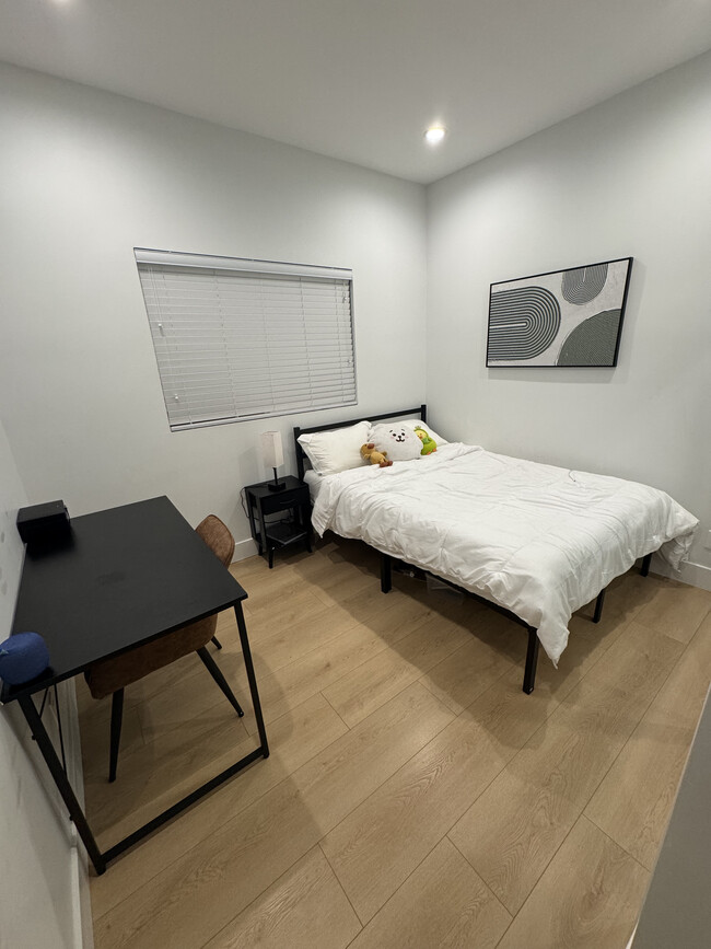 1736 Kelton Ave in Los Angeles, CA - Building Photo - Building Photo
