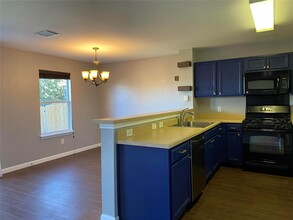 6905 Panda Royle Dr in Austin, TX - Building Photo - Building Photo