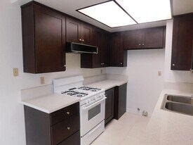 4831 King Cir in Huntington Beach, CA - Building Photo