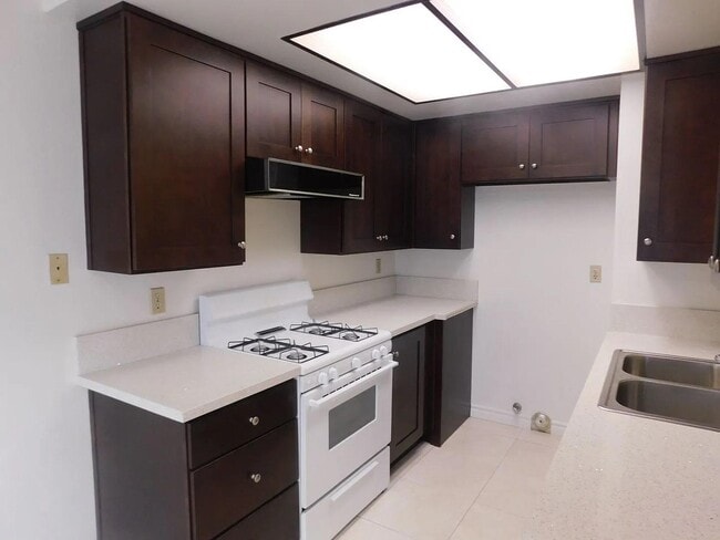 property at 4831 King Cir