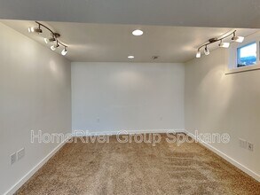 5828 N Milton St in Spokane, WA - Foto de edificio - Building Photo