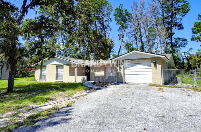 7755 Tanglewood Dr in New Port Richey, FL - Building Photo