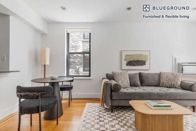 10 W 65th St in New York, NY - Building Photo - Building Photo