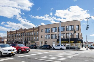 200-212 Sunrise Hwy in Rockville Centre, NY - Building Photo - Building Photo