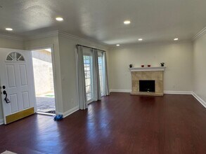 15471 Salisbury Ln in Huntington Beach, CA - Building Photo - Building Photo