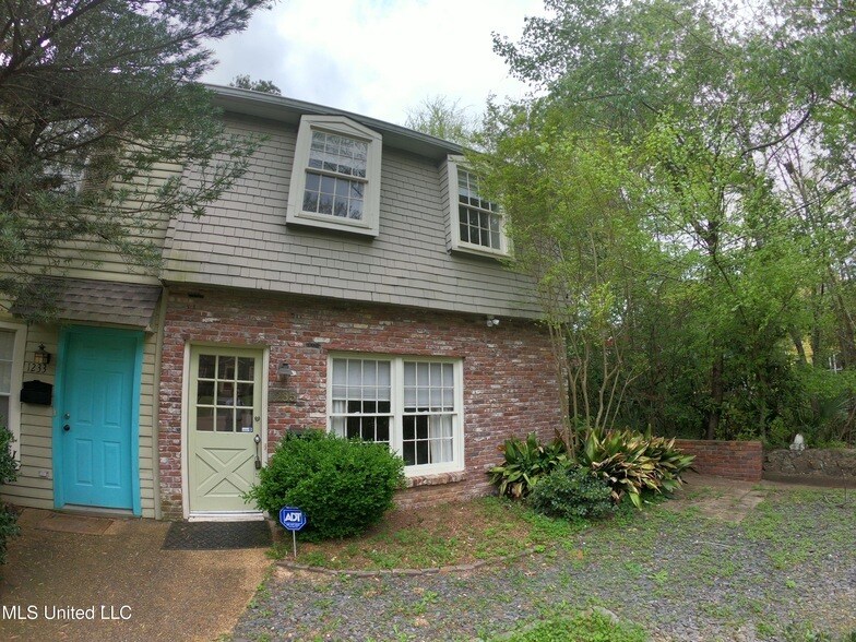 1235 Linden Pl in Jackson, MS - Foto de edificio