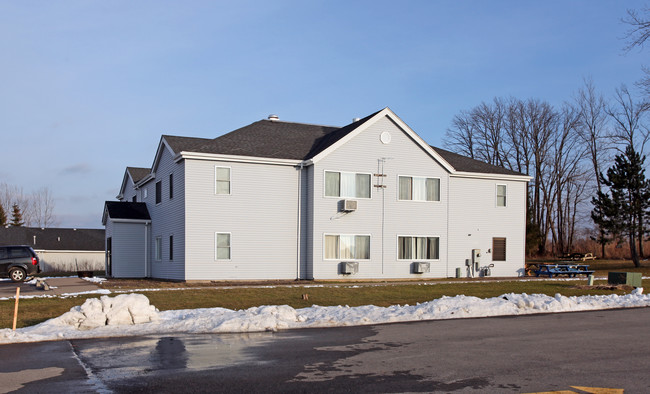 456 West Ave in Albion, NY - Foto de edificio - Building Photo