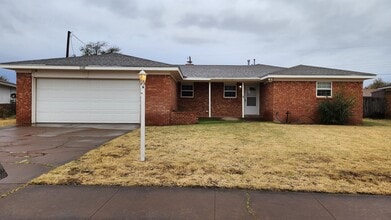 128 Cooper Ct in Clovis, NM - Building Photo - Building Photo