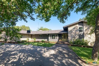 948 Encino Dr in New Braunfels, TX - Building Photo - Building Photo
