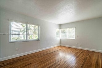 1011 Bay Dr in Miami Beach, FL - Building Photo - Building Photo