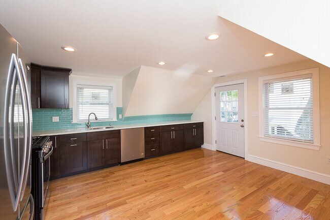 9 Rock Valley Ave in Everett, MA - Foto de edificio - Building Photo