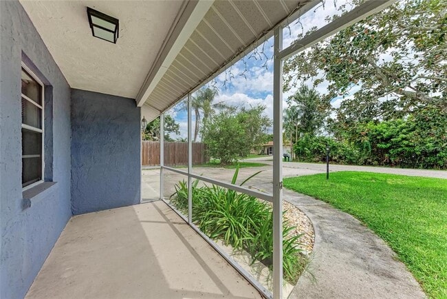 742 Devon Rd in Venice, FL - Building Photo - Building Photo
