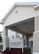 Rosalind Villas in Jacksonville, FL - Foto de edificio - Building Photo