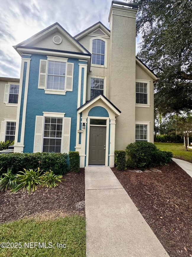 property at 13700 Richmond Park Dr N
