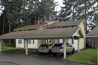 The Shores Apartments in Federal Way, WA - Building Photo - Building Photo