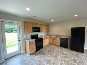 370 Sunlight Cr in Talladega, AL - Building Photo - Building Photo