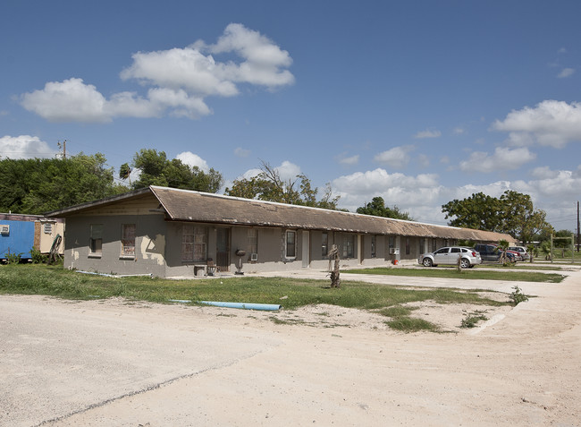 1520 W Sugar Cane Rd in Weslaco, TX - Building Photo - Building Photo