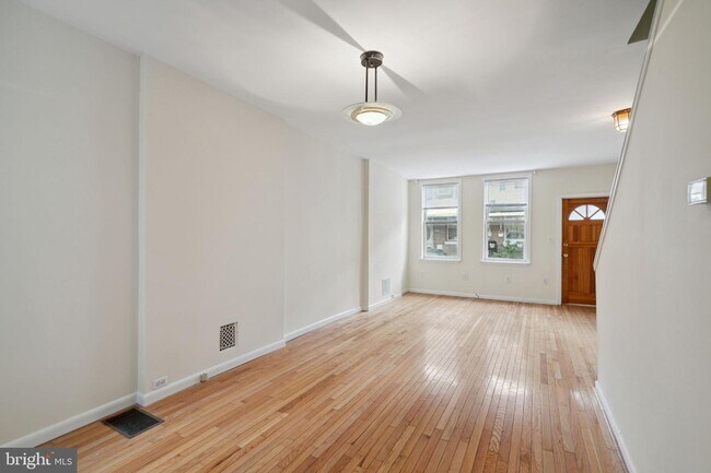 2629 E Madison St photo'