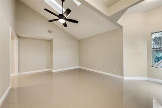 1919 E Branch Hollow Dr in Carrollton, TX - Building Photo - Building Photo