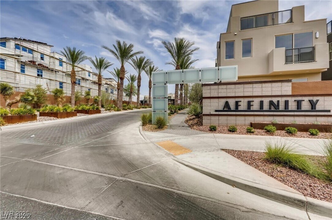 11231 Hidden Peak Ave in Las Vegas, NV - Building Photo