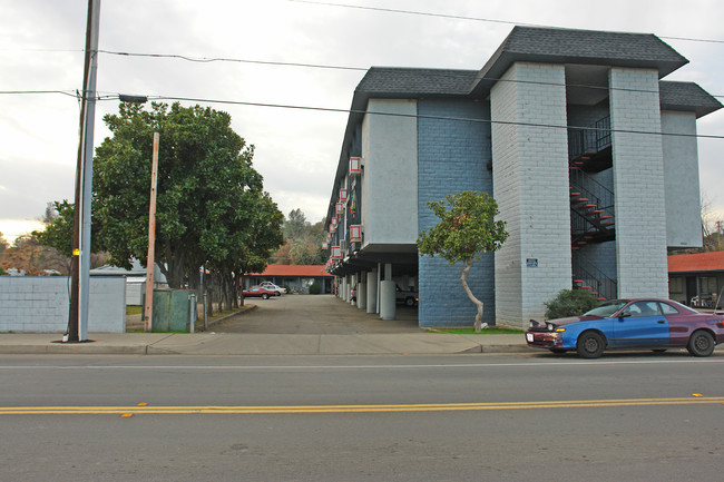 Westside Apartments in Redding, CA - Building Photo - Building Photo