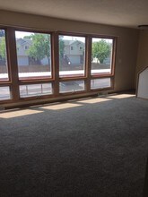 3615 Kennedy Dr in East Moline, IL - Foto de edificio - Building Photo
