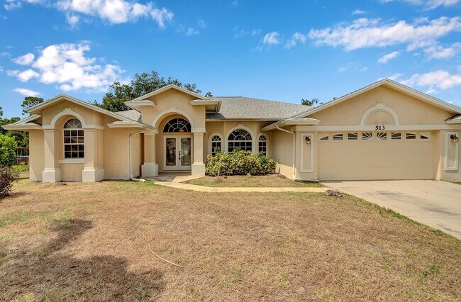 513 SE Cliff Rd in Port St. Lucie, FL - Building Photo - Building Photo