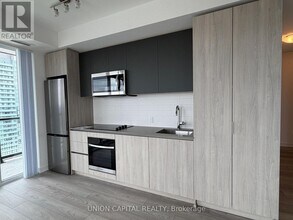 5858 Yonge St in Toronto, ON - Building Photo - Building Photo