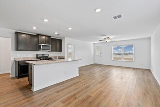 15307 Telfaire Mdws in Von Ormy, TX - Building Photo - Building Photo