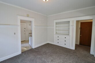 2111 Nob Hill Ave N in Seattle, WA - Building Photo - Building Photo