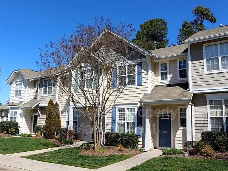 308 Hamlet Park Dr in Morrisville, NC - Building Photo